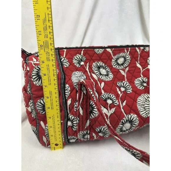Vera Bradly Red White Black Duffle Traveler Deco Daisy Large Bag Shoulder Staps - Picture 9 of 12